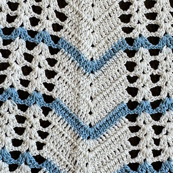Vintage Hand-Crocheted Crochet Half Apron Blue & White Chevron Pattern - Picture 10 of 11
